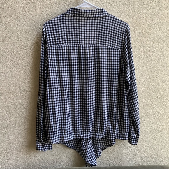 Front tie plaid button up V neck - Picture 7 of 7